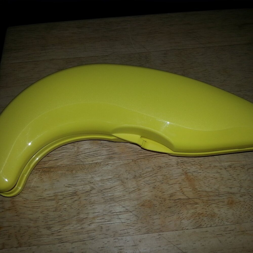 Tupperware Banana Keeper